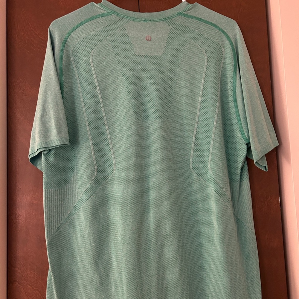 Men’s Lululemon workout shirt. Size large.